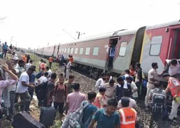 उड़ीसा के कटक के पास बेंगलुरु कामाख्या एक्सप्रेस दुर्घटनाग्रस्त, एक की मौत 25 घायल