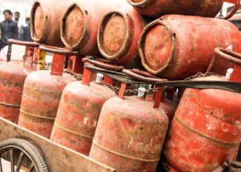 केंद्र सरकार ने LPG सिलेंडर और पेट्रोल-डीजल पर एक्साइज ड्यूटी में वृद्धि की घोषणा