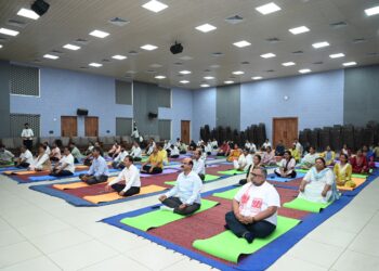 SBU में योग दिवस परंपरागत तरीके से मनाया गया, प्रदीप वर्मा ने किया योगाभ्यास