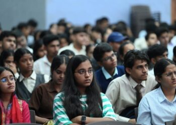 SBU में नये सत्र का शुभारंभ, अनुशासन और मेहनत के महत्व को बताया गया