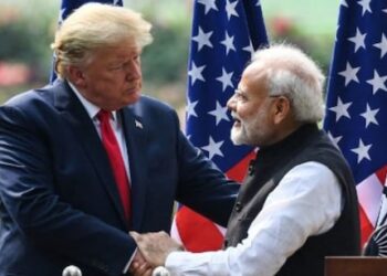 अमेरिका के राष्ट्रपति डोनाल्ड ट्रंप पीएम मोदी को रिझाने में लगे