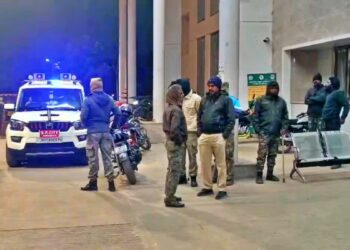 कैरव गांधी अपहरण कांड के अपराधियों के साथ पुलिस की मुठभेड़, तीन घायल