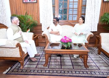CM हेमंत सोरेन राज्यपाल संतोष गंगवार से मिले,विदेश यात्रा के बारे में जानकारी दी