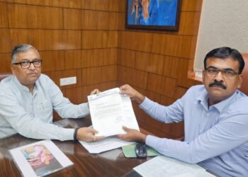 झारखंड में BLO मुख्यमंत्री की तस्वीर वाले थैले का कर रहे उपयोग, भाजपा पहुंची चुनाव आयोग।