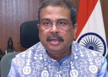 झारखंड में परीक्षा घोटालों पर कांग्रेस की चुप्पी क्यों? रघुवर दास ने उठाए तीखे सवाल, समर्थन वापसी की मांग