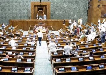 संसद मानसून सत्र में हंगामा जारी: पेपर लीक, छात्रों के प्रदर्शन और राजनीतिक आरोपों पर गर्माया सदन