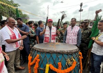 धरती आबा को समर्पित भव्य जतरा को मंत्री ने रवाना किया