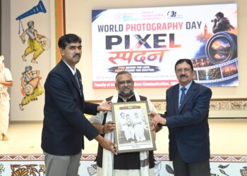 फोटोग्राफी कला, विज्ञान एवं दर्शन का अद्भुत संगम है – डॉ. प्रदीप वर्मा