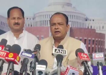 ‘कॉकरोच’ का नाम सुनते ही भड़के BJP विधायक सी.पी. सिंह,