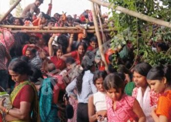 अशोकधाम मंदिर भगदड़: बिजली का पोल गिरने और कमजोर बैरिकेडिंग ने बढ़ाया हादसे का खतरा