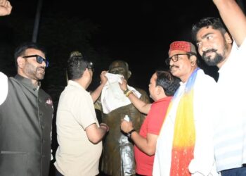 रांची में डॉ श्यामा प्रसाद मुखर्जी की प्रतिमा को क्षतिग्रस्त करने का प्रयास, भाजपा नेताओं में आक्रोश।