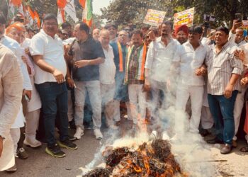 SIR को लेकर हो रही परेशानी और ज्ञानेश कुमार के इस्तीफे की मांग को लेकर कांग्रेस का CEO कार्यालय घेराव कार्यक्रम