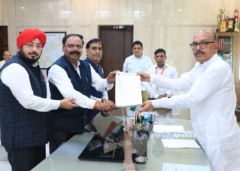 झारखंड चैंबर ऑफ कॉमर्स की नई टीम ने विधानसभा अध्यक्ष से की मुलाकात।