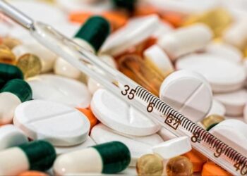 सरकारी अस्पतालों में दवा खरीद में गड़बड़ी की शिकायत।