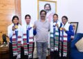 झारखंड की गोल्डेन बेटियों ने मुख्यमंत्री हेमंत सोरेन से मुलाकात की।हॉकी खिलाड़ियों का मुंह मीठा किया।।